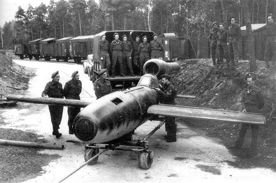 Bom bay Fiziler Fi 103R. Ảnh: Public Domain.
