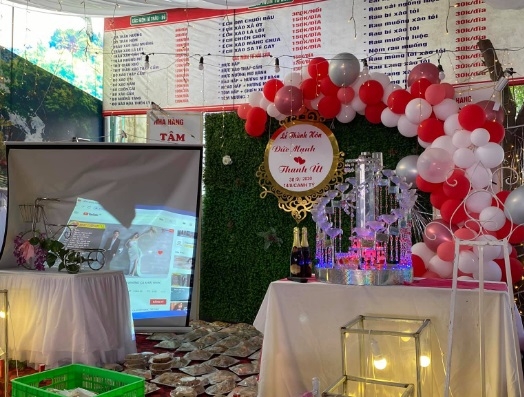Đến giờ tổ chức tiệc cưới, không thấy sự xuất hiện của quan khách, không liên lạc được với người đặt cỗ, nhà hàng đã trình báo sự việc với cơ quan công an.