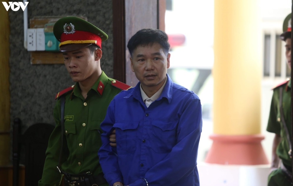 Nhiều luật sư vắng mặt, hoãn phiên tòa phúc thẩm vụ gian lận thi cử tại Sơn La