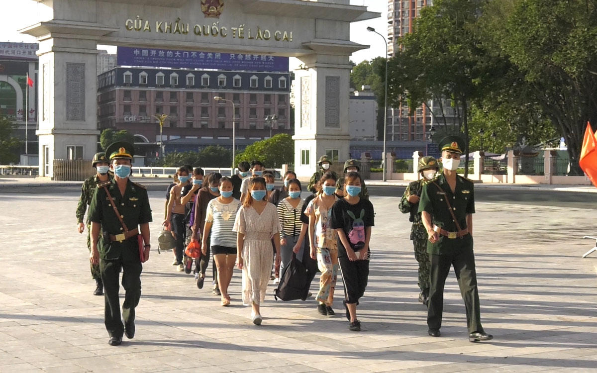 Lào Cai tiếp nhận 23 công dân Việt Nam cư trú bất hợp pháp tại Trung Quốc