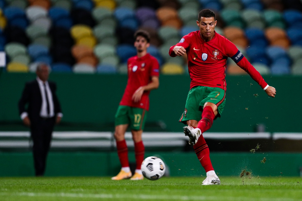 Ronaldo vô duyên khi Bồ Đào Nha đấu Tây Ban Nha (Ảnh: Getty)