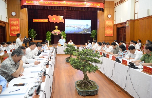 Thường trực Ban Bí thư Trần Quốc Vượng làm việc với Ban Thường vụ Thành ủy Đà Nẵng, kiểm tra tình hình thực hiện Chỉ thị 35 của Bộ Chính trị (ngày 23/5/2020).