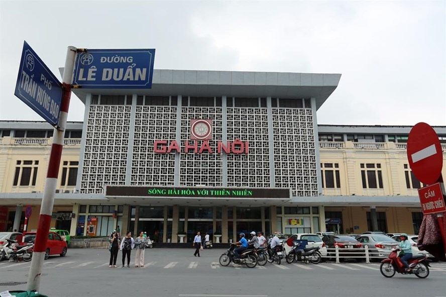 Vào lúc 8h00 ngày 01/10 ga Hà Nội bắt đầu mở bán vé tất cả các đoàn tàu khách tuyến thống nhất Hà Nội – TP Hồ Chí Minh cho hành khách có ngày đi tàu từ 28/1/2021 đến 28/2/2021.