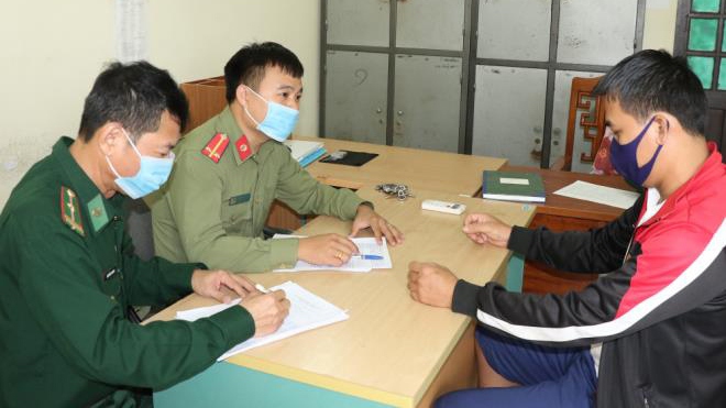 Nguyễn Văn Hùng tại cơ quan điều tra. (Ảnh: CAHT)