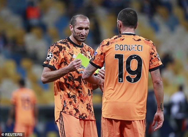 Juventus đánh mất thế trận sau khi đội trưởng Chiellini dính chấn thương, không thể tiếp tục thi đấu. (Ảnh: Reuters).