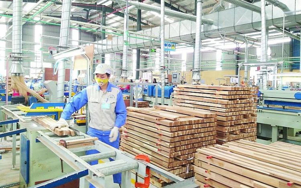 Tình trạng “núp bóng” doanh nghiệp sẽ khiến nguy cơ dòng chảy xuất khẩu gỗ của Việt Nam vào nhiều thị trường lớn bị ngưng trệ. (Ảnh minh họa: KT)