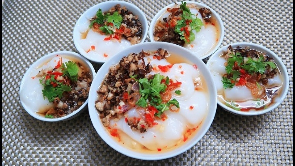 Banh duc is a Vietnamese steamed rice cake and it comes either sweet or savoury.