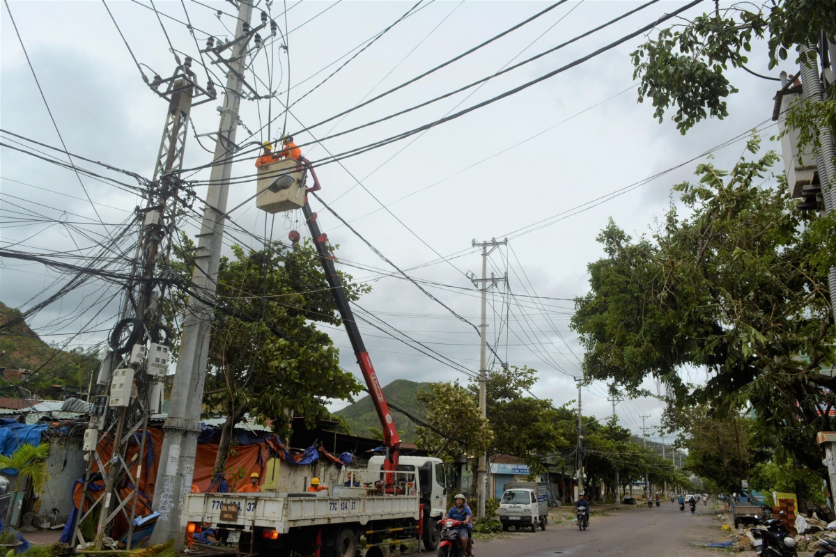 Bão số 9 gây mất điện gần 600 xã, phường tại các tỉnh miền Trung