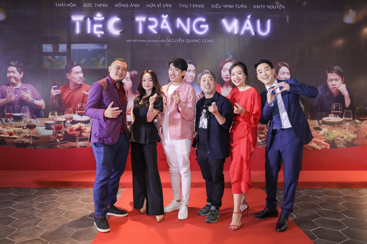 Làm lại từ kịch bản gốc của Ý mang tên Perfect Strangers, Tiệc Trăng Máu là phiên bản chuyển thể thứ 19 trên thế giới. Tuy nhiên, khi được Việt hóa bởi đạo diễn Nguyễn Quang Dũng và dàn diễn viên hàng đầu Việt Nam, "Tiệc trăng máu" mang không khí thuần Việt và vô cùng gần gũi với khán giả. Đặc biệt, bộ phim đề cập không né tránh đến những vấn đề nhạy cảm trong đời sống hôn nhân và tình yêu. Tác phẩm điện ảnh của bộ đôi Nguyễn Quang Dũng – Phan Gia Nhật Linh được kỳ vọng là bom tấn của phòng vé Việt năm 2020.