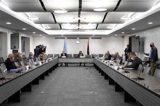 Sau 5 ngày thảo luận tại Geneva (Thụy Sĩ) dưới sự trung gian của Liên Hợp Quốc, các bên tham chiến tại Libya hôm qua (23/10) nhất trí được một thỏa thuận ngừng bắn lâu dài và ngay lập tức. Ảnh: Reuters