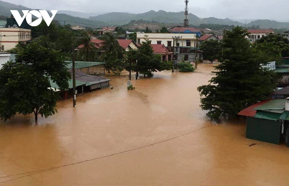 Mưa lớn gây ngập lụt tại thị trấn Lao Bảo, huyện Hướng Hóa, tỉnh Quảng Trị.