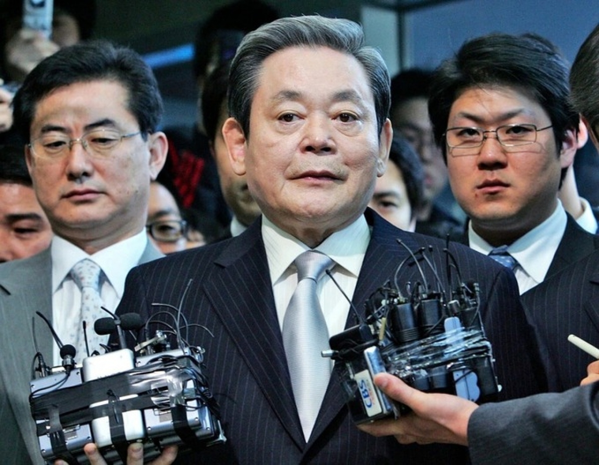 Chủ tịch tập đoàn Samsung qua đời: Tổng thống Hàn Quốc gửi hoa và thư chia buồn