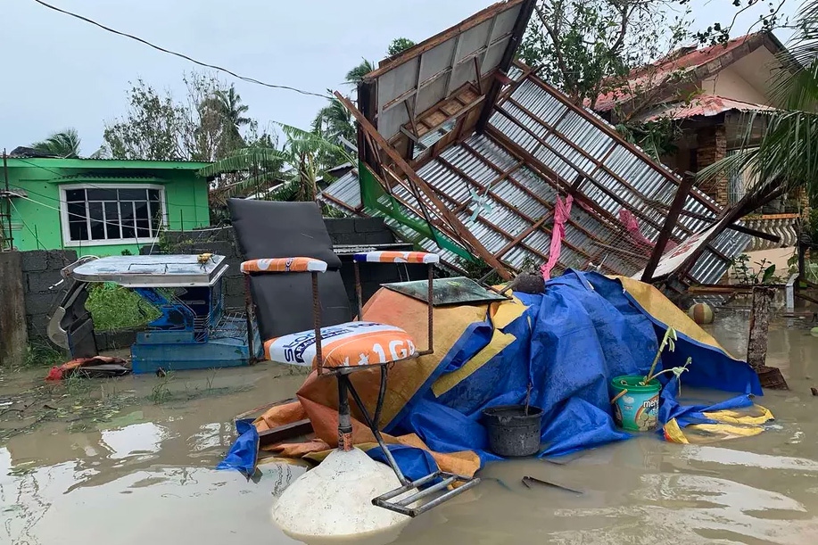 Philippines sơ tán khẩn hàng ngàn dân trước khi siêu bão Goni đổ bộ