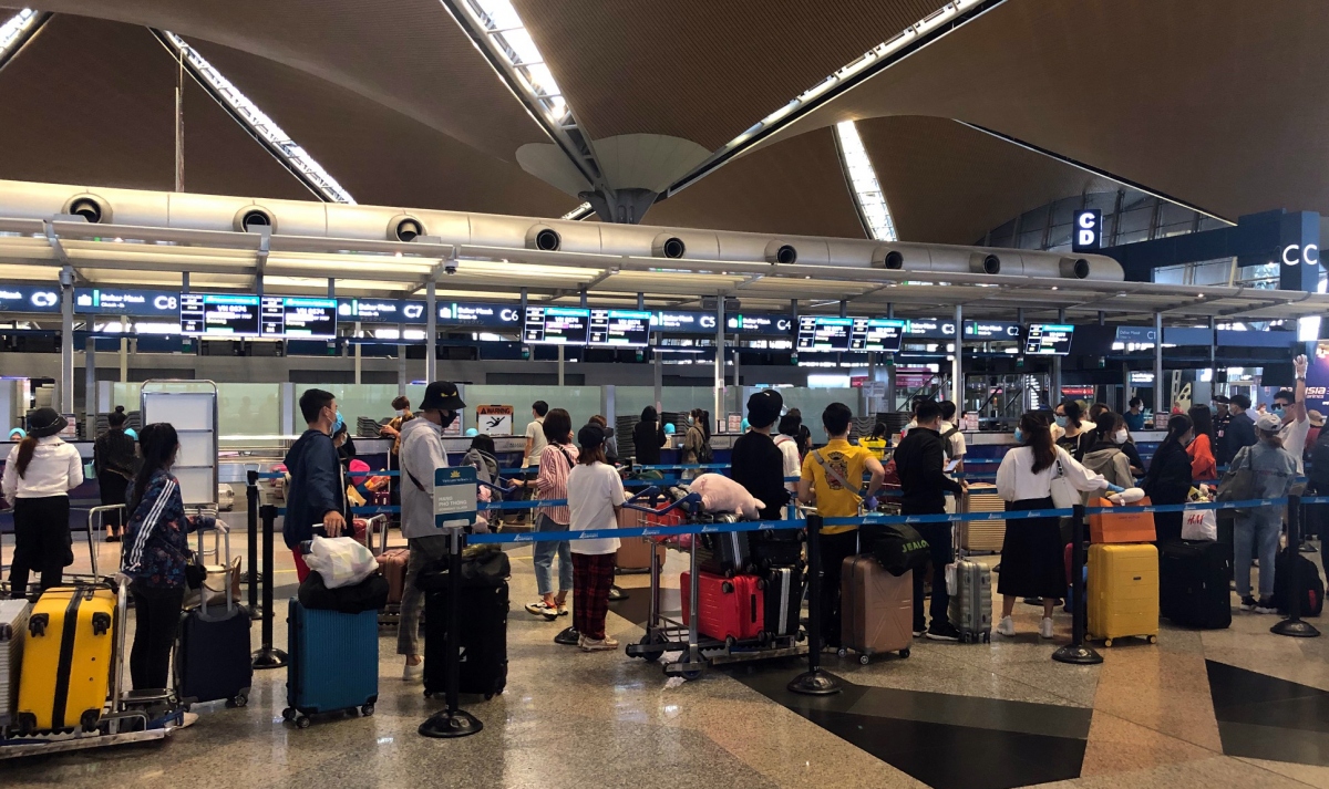 Chuyến bay đưa gần 250 người Việt từ Malaysia về nước hạ cánh ở Cần Thơ