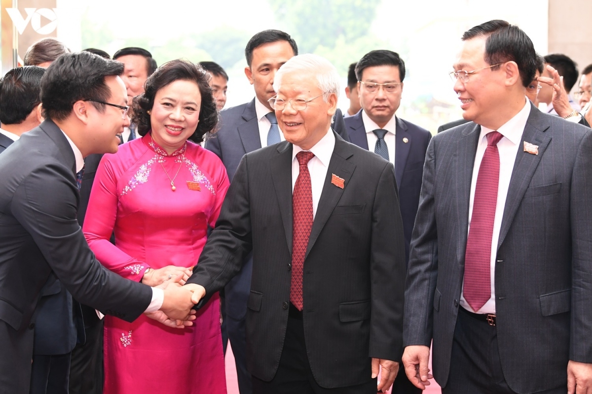 Party General Secretary and State President Nguyen Phu Trong is welcomed to the Hanoi Party Congress.