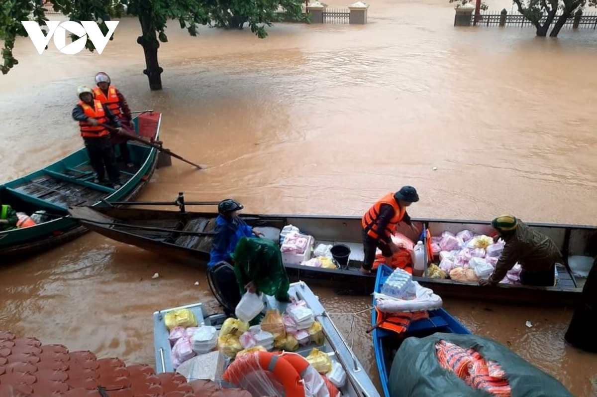 Phạt tới 100 triệu đồng với doanh nghiệp đầu cơ, tăng giá hàng hóa ở vùng lũ