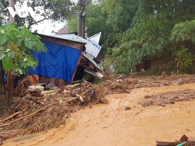 Lở đất vùi lấp nhiều người ở Quảng Nam: Thủ tướng ra công điện cứu hộ