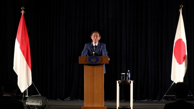 Thủ tướng Suga Yoshihide tại cuộc họp báo ở thủ đô Jakarta. Ảnh: Kumpuran.com