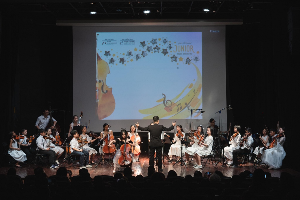 Dàn nhạc Giao hưởng nhí đầu tiên của Việt Nam biểu diễn gây quỹ ủng hộ miền Trung