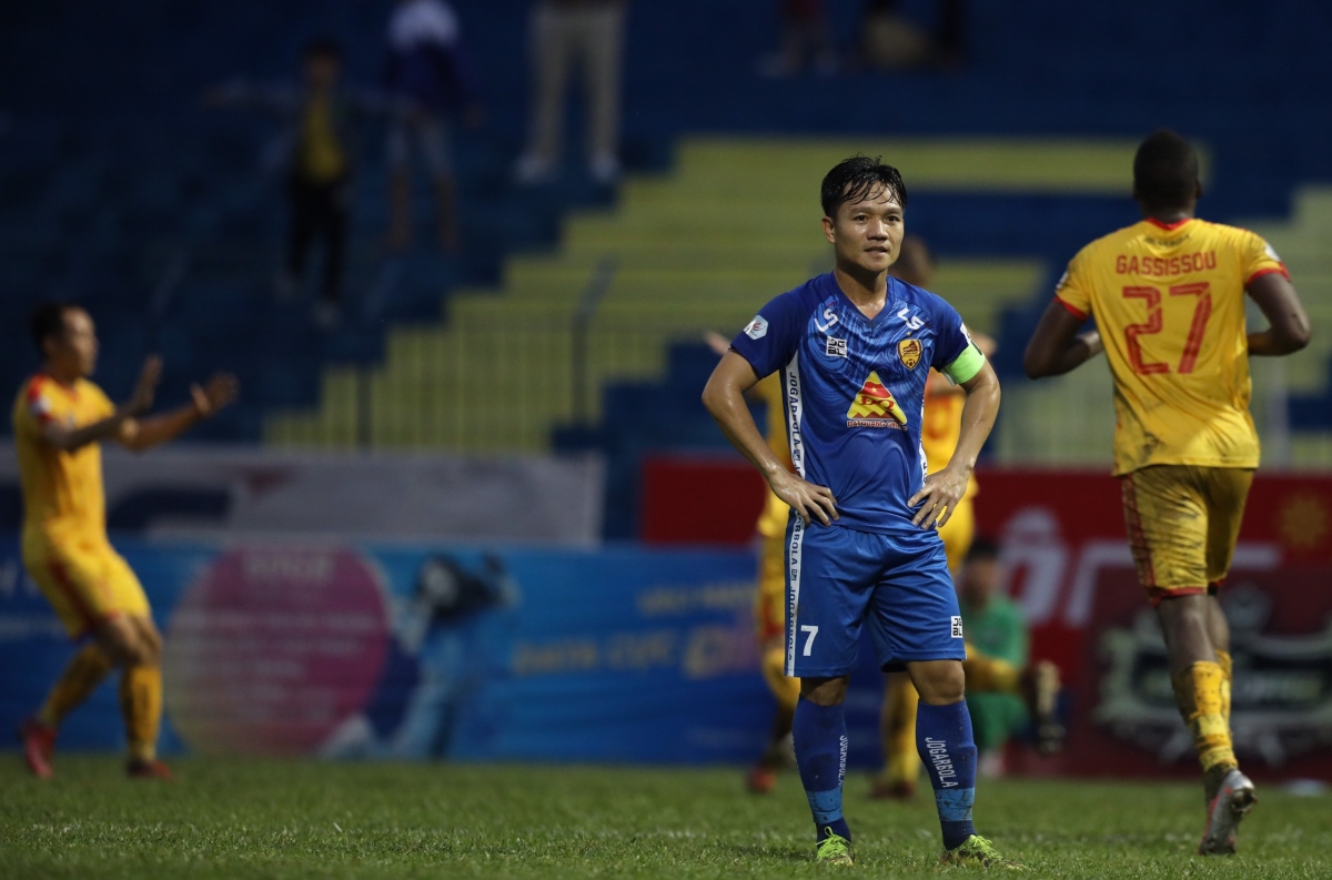 HLV Thành Công thất bại trước đội bóng cũ, Quảng Nam tiến gần đến hạng Nhất