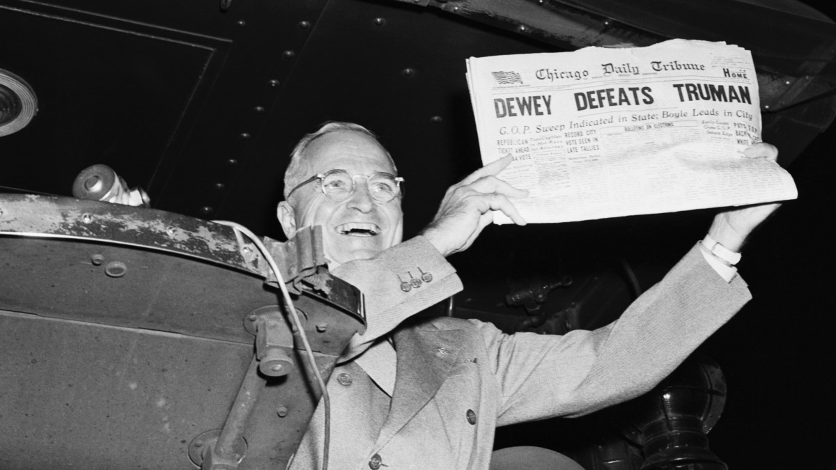 Chicago Daily Tribune thông báo nhầm Dewy là người chiến thắng. Ảnh: Getty