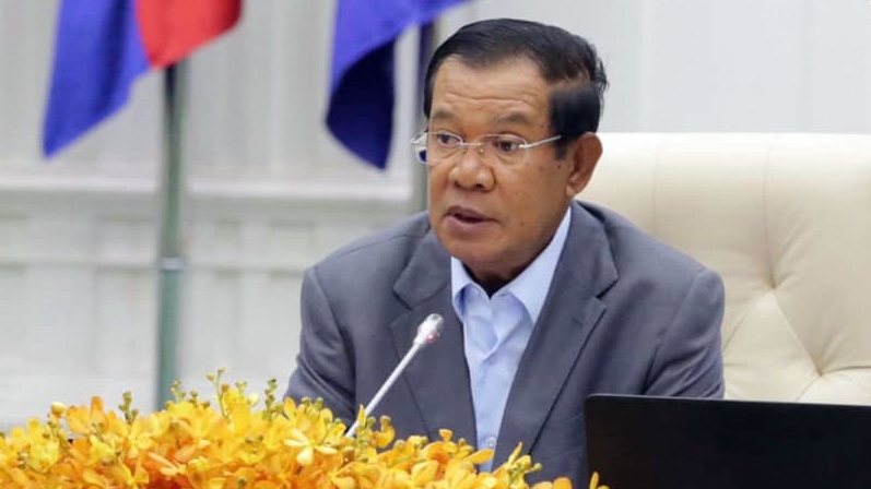 Thủ tướng Hun Sen cũng chia buồn về những mất mát về người cũng như thiệt hại mùa màng, tài sản tại khu vực miền Trung Việt Nam do những đợt bão, lũ và sạt lở đất vừa gây ra