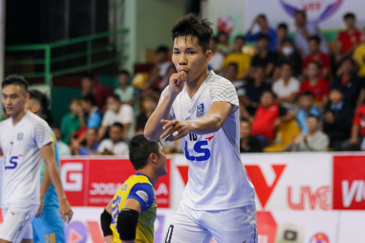 Thái Sơn Nam thắng 9-1 Sanvinest Sanna Khánh Hòa để vô địch trước 3 vòng đấu