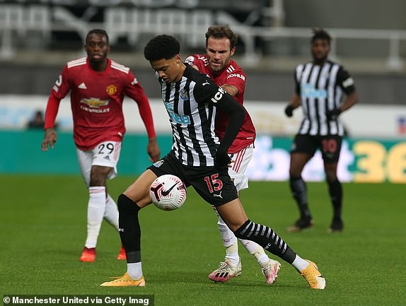 Newcastle vẫn đang gây ra ít nhiều khó dễ cho MU. (Ảnh: Getty).