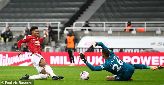 Nỗ lực ép sân liên tục giúp MU ngược dòng thành công trước Newcastle. (Ảnh: Reuters).