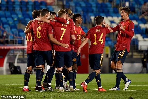 Giành thắng lợi tối thiểu trước Thụy Sĩ, Tây Ban Nha củng cố ngôi đầu bảng A4