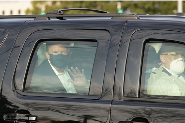 Chiếc xe bọc thép chở ông Trump khi mắc Covid-19 có an toàn hơn xe thường?