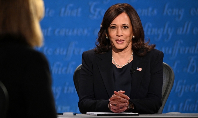 Bà Kamala Harris phát biểu trong cuộc tranh luận. Ảnh: AFP