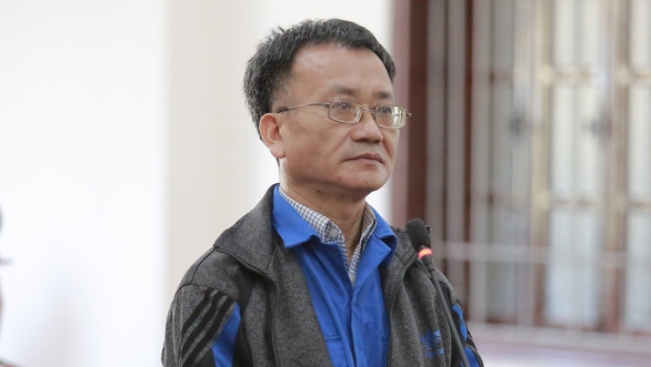 Bị cáo Nguyễn Quang Vinh trả lời thẩm vấn sáng 22/10 - Ảnh: Tuổi Trẻ
