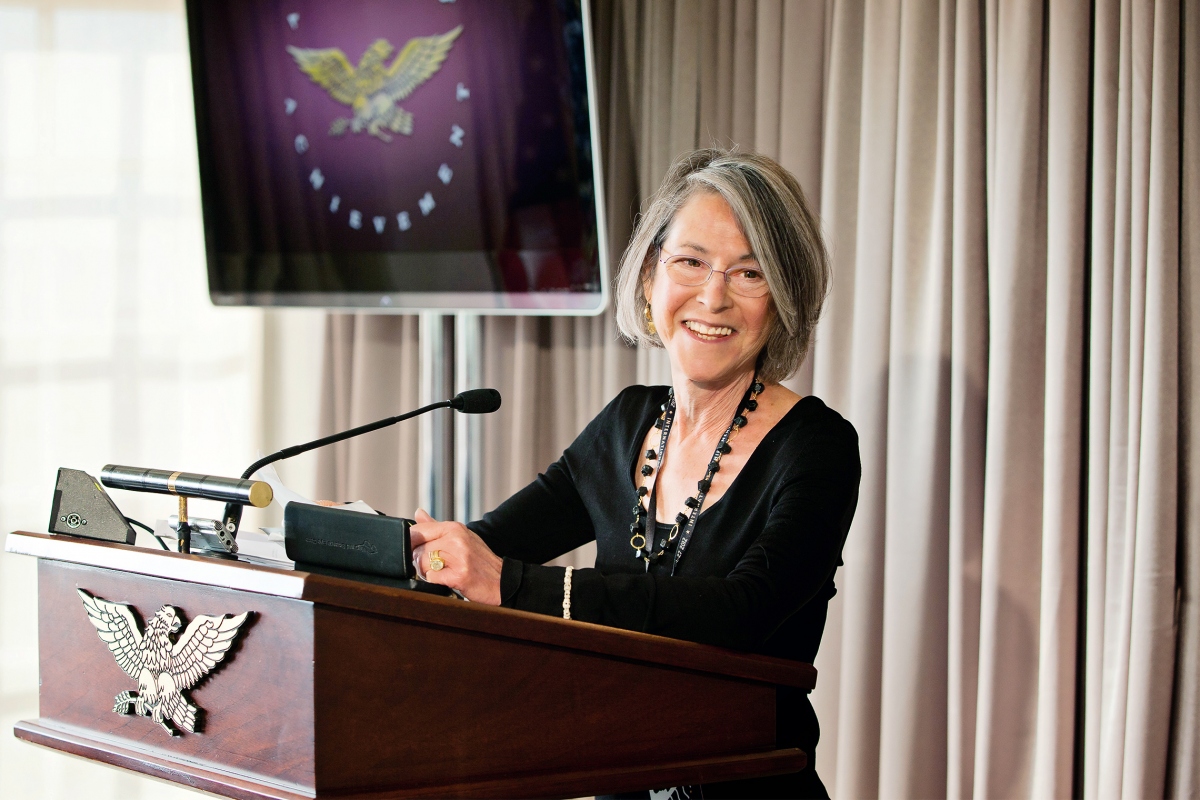 Nữ thi sĩ người Mỹ Louise Gluck đoạt giải Nobel Văn học