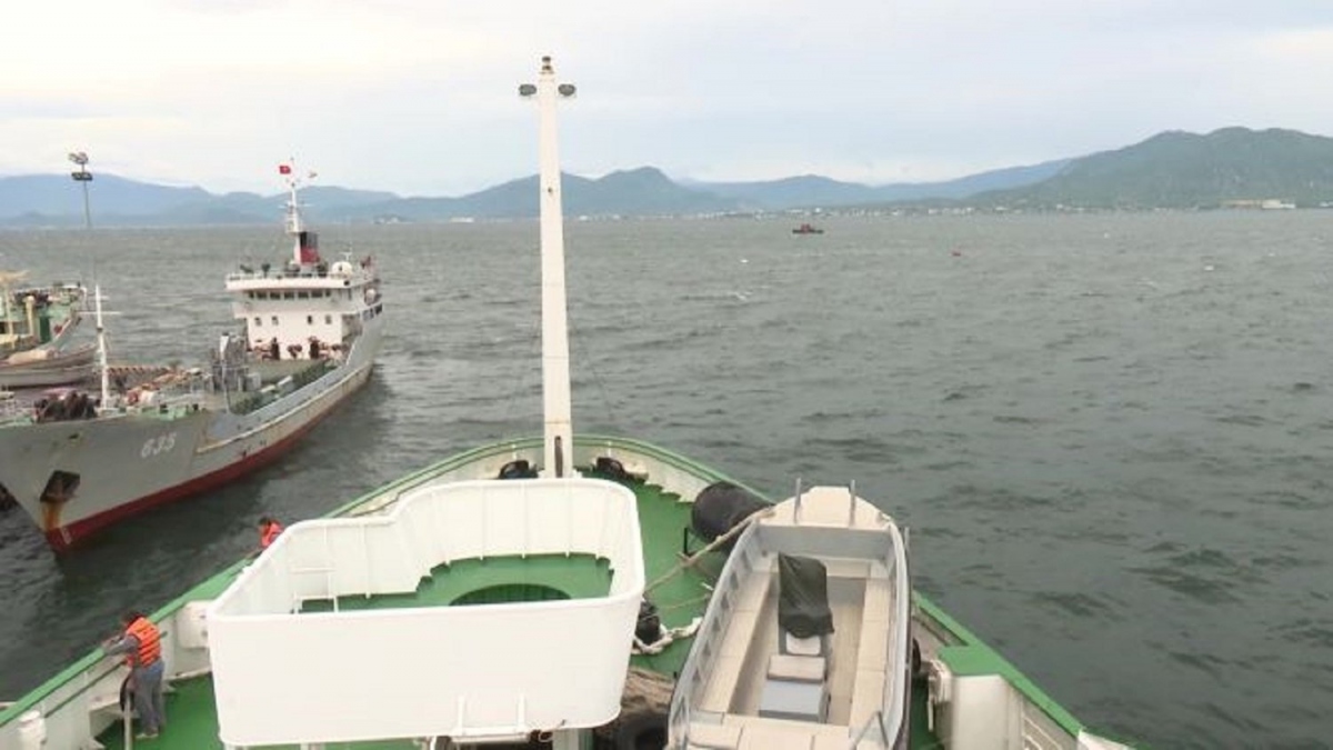 Tiếp cận được tàu cá Bình Định, tiếp tục tìm kiếm 26 ngư dân mất tích
