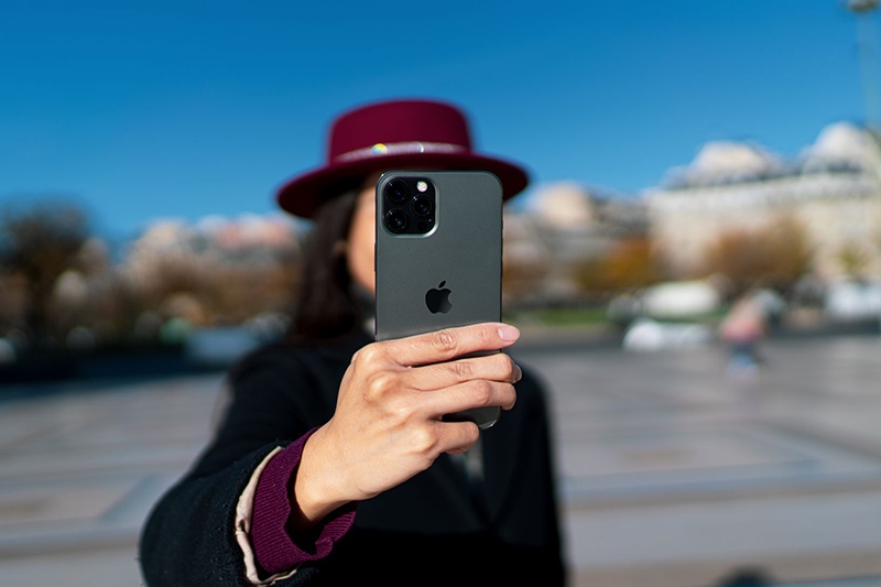 Đắt đỏ là vậy, iPhone 12 Pro không lọt top 5 smartphone chụp ảnh selfie đẹp nhất