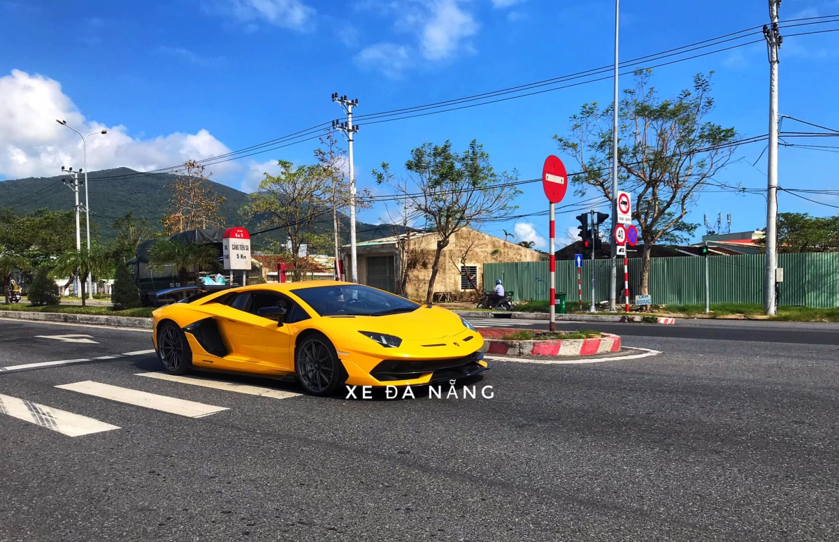 Cận cảnh siêu phẩm Lamborghini Aventador SVJ vừa "cập bến" Việt Nam