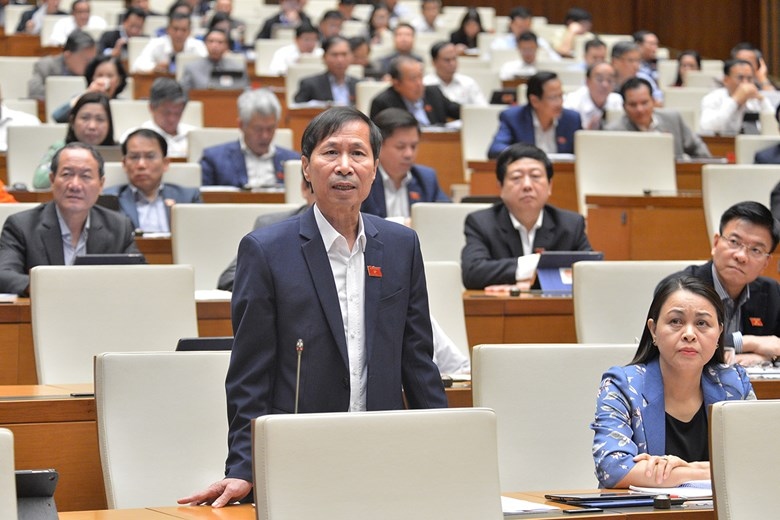 Đại biểu Bùi Văn Phương - Đoàn ĐBQH tỉnh Ninh Bình, phát biểu tại phiên thảo luận. Ảnh: Quốc hội