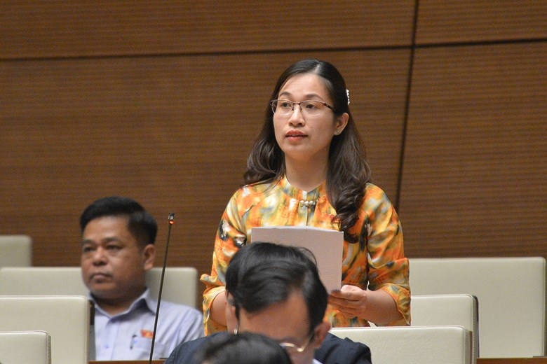 Đại biểu Đặng Thị Phương Thảo - Đoàn ĐBQH tỉnh Nam Định, phát biểu tại phiên thảo luận chiều 3/11. Ảnh: Quốc hội