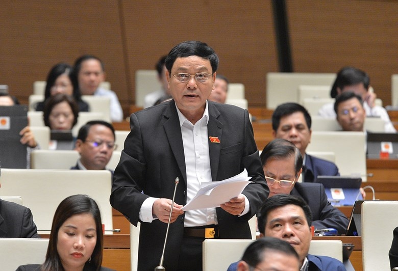 Đại biểu Hoàng Đức Thắng - Đoàn đại biểu Quốc hội tỉnh Quảng Trị, phát biểu tại phiên thảo luận. Ảnh: Quốc hội