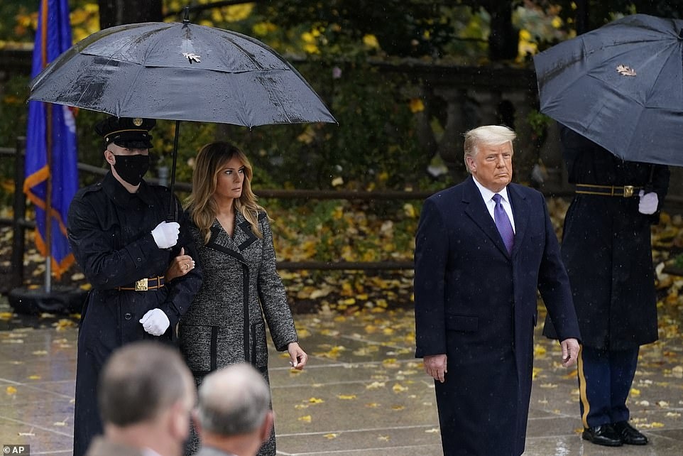 Ông Trump lần đầu xuất hiện trước công chúng sau bầu cử