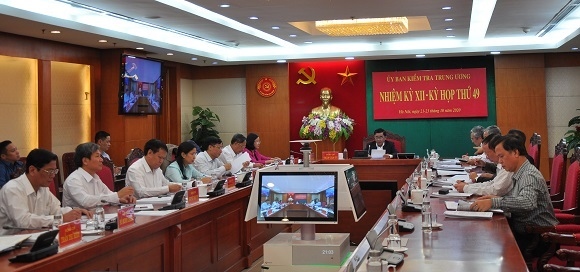 Ông Trần Cẩm Tú, Bí thư Trung ương Đảng, Chủ nhiệm Ủy ban Kiểm tra Trung ương chủ trì Kỳ họp.
