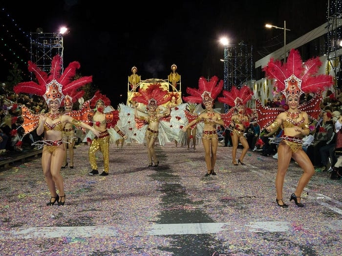 Madeira Carnival - một trong những lễ hội đường phố lớn nhất châu Âu. Lễ hội được tổ chức hàng năm vào thứ Sáu trước Mùa chay (diễn ra vào khoảng đầu tháng 2)./.