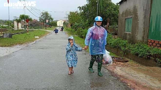Theo dự báo của Đài khí tượng thủy văn Hà Tĩnh, sáng 1/11, mực nước hồ Kẻ Gỗ sẽ vượt cao 31,50m (cao trình được phép trữ nước) và sẽ còn tiếp tục tăng trong thời gian tới.