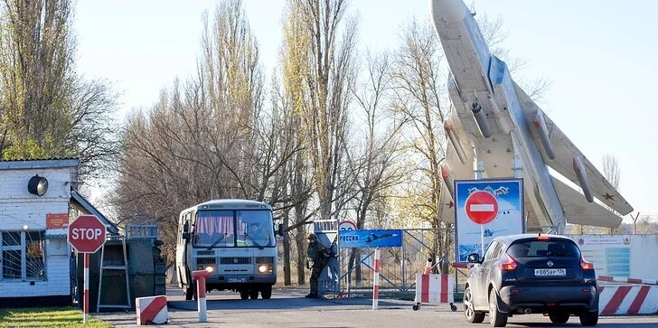 Ba quân nhân thiệt mạng trong vụ xả súng tại sân bay gần Voronezh (Nga)