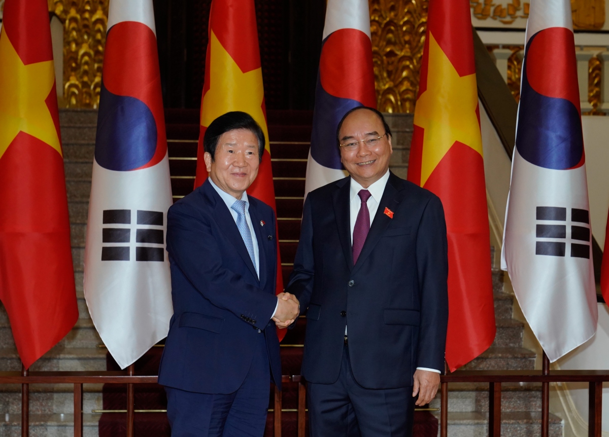 Thủ tướng Việt Nam Nguyễn Xuân Phúc tiếp Chủ tịch Quốc hội Hàn Quốc Park Byeong Seug.