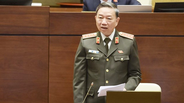 Bộ trưởng Tô Lâm cho biết việc xây dựng và trình dự án Luật Bảo đảm trật tự, an toàn giao thông đường bộ được sự nhất trí rất cao trong Chính phủ, đặc biệt giữa Bộ Công an và Bộ Giao thông vận tải
