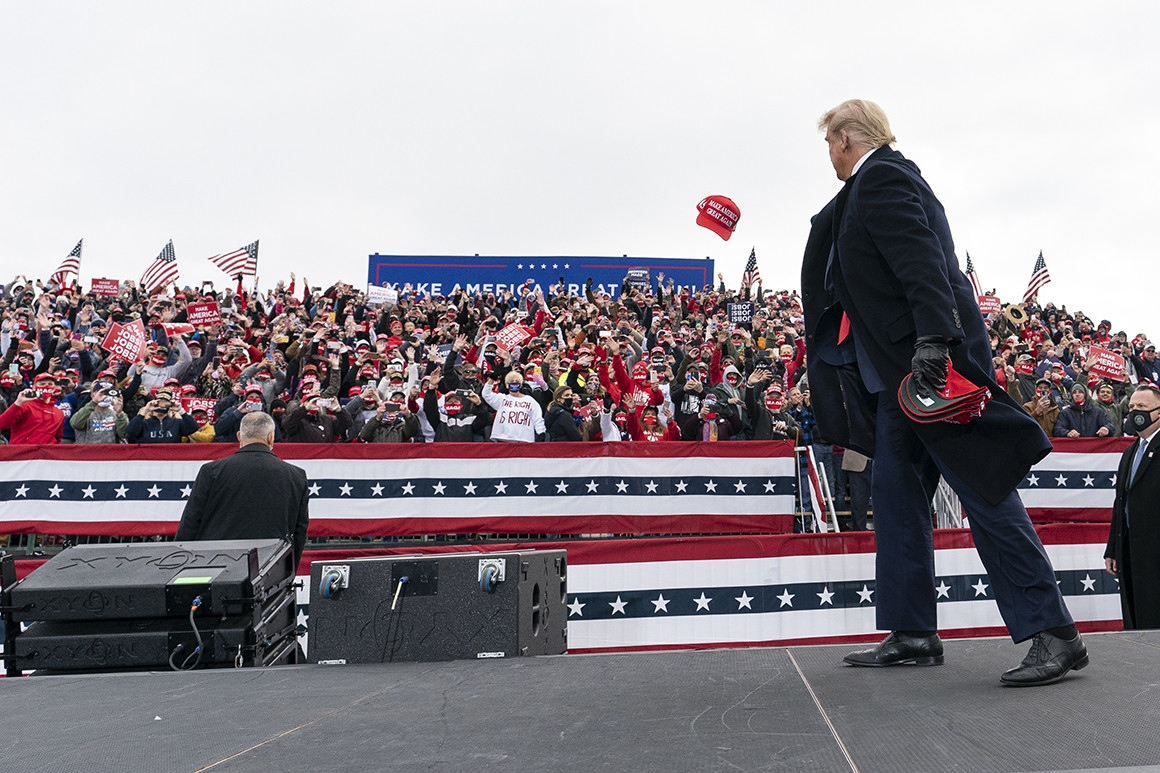 1 ngày trước bầu cử Mỹ: Chiến thắng sẽ một lần nữa gọi tên ông Trump?