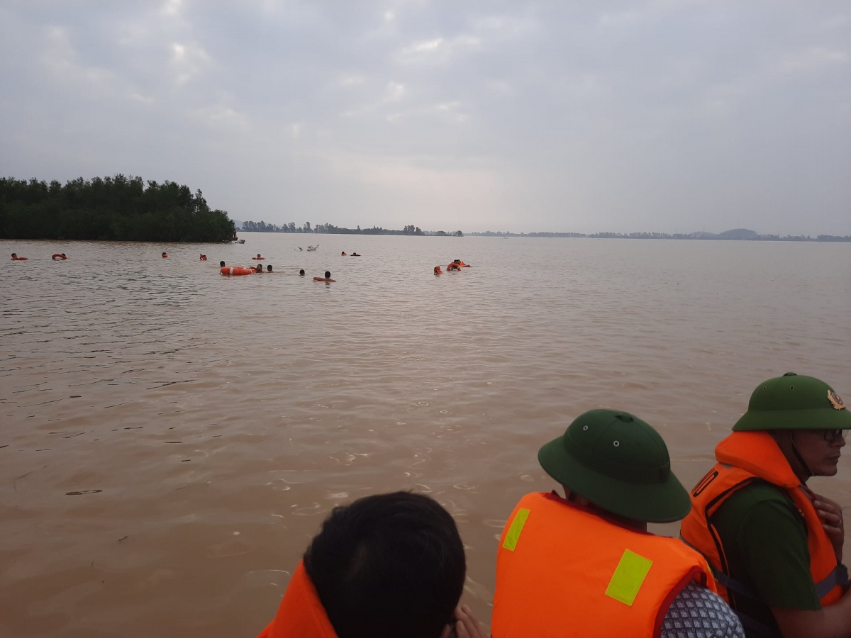 Tìm thấy thi thể con trai bị nước cuốn trôi khi thả lưới cùng bố