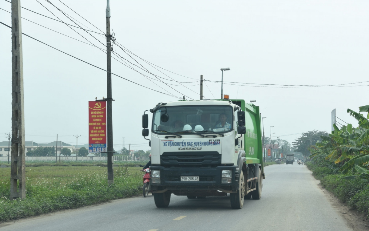 Hà Nội kiểm tra phương tiện của 33 doanh nghiệp thu gom, vận chuyển rác 